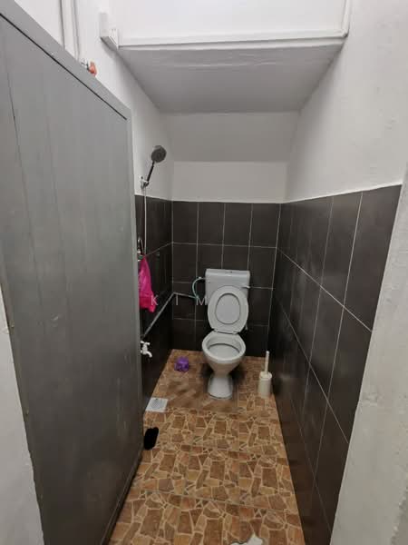 2-storey Terraced House for Rent in Taman Johor Jaya (Johor Bahru) - Kim . - Bathroom - PropertyGuru.com.my