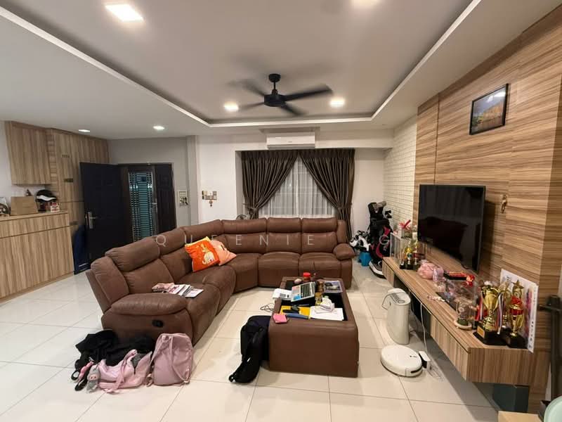 2-storey Terraced House for Sale in Taman Mount Austin (Tebrau) - Queenie Ng - Living Room - PropertyGuru.com.my