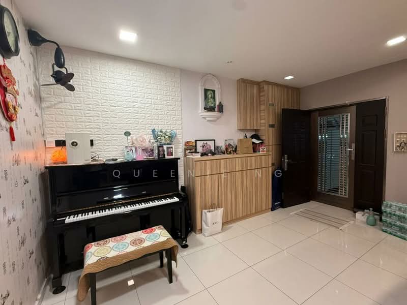 2-storey Terraced House for Sale in Taman Mount Austin (Tebrau) - Queenie Ng - Living Room - PropertyGuru.com.my