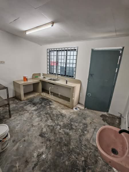 2-storey Terraced House for Rent in Taman Johor Jaya (Johor Bahru) - June Teo - Kitchen - PropertyGuru.com.my