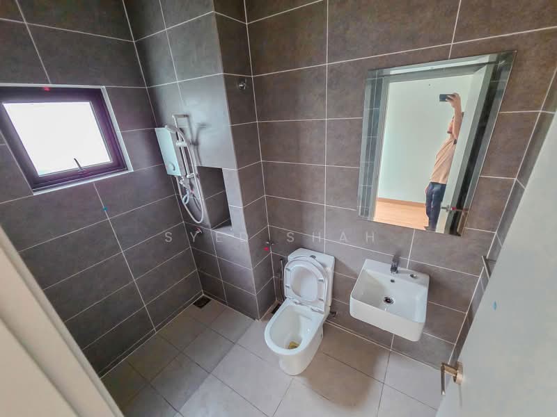 Rumah Berkembar untuk Dijual di Cyber 10 (Cyberjaya) - Syed Shah - Bathroom - PropertyGuru.com.my