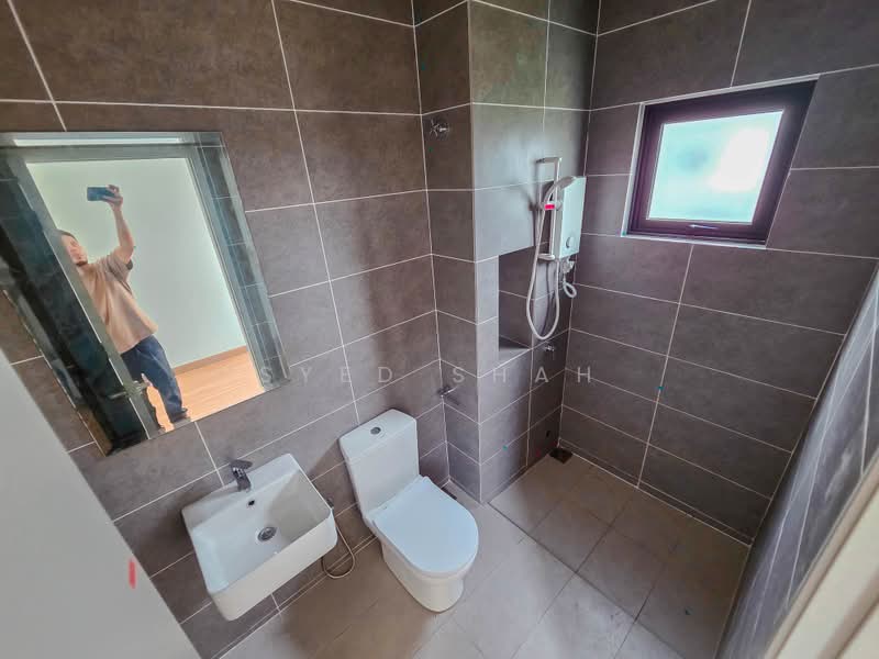 Rumah Berkembar untuk Dijual di Cyber 10 (Cyberjaya) - Syed Shah - Bathroom - PropertyGuru.com.my