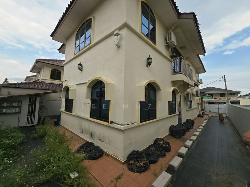 Bungalow for Sale in Bercham (Ipoh) - Lee Muzi - Exterior - PropertyGuru.com.my