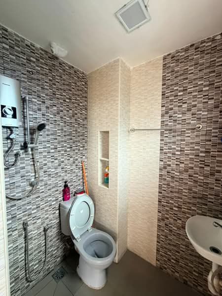 Kondominium untuk Disewa di Serina Bay - Jossie Teoh - Bathroom - PropertyGuru.com.my