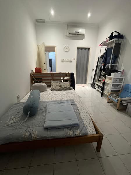 1.5-storey Terraced House for Rent in Taman Molek (Johor Bahru) - Terence Tan - Bedroom - PropertyGuru.com.my