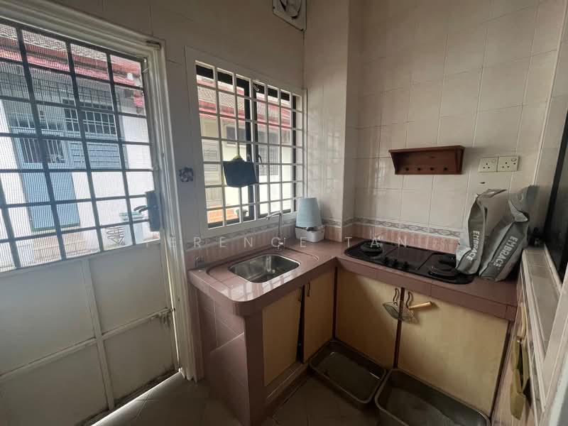 1.5-storey Terraced House for Rent in Taman Molek (Johor Bahru) - Terence Tan - Kitchen - PropertyGuru.com.my
