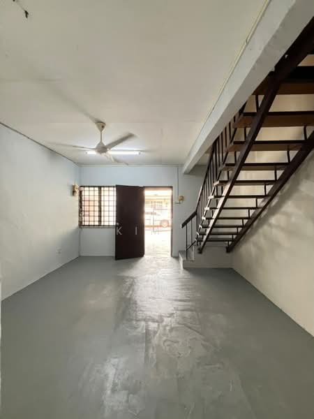 Rumah Teres 2 Tingkat untuk Disewa di Taman Puteri Wangsa (Ulu Tiram) - Kim . - Living Room - PropertyGuru.com.my