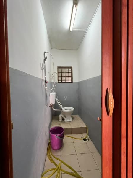 Rumah Teres 2 Tingkat untuk Disewa di Taman Puteri Wangsa (Ulu Tiram) - Kim . - Bathroom - PropertyGuru.com.my
