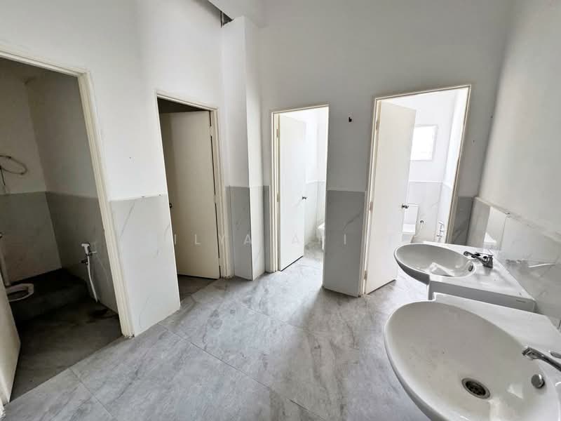 Factory for Sale in Banting (Selangor) - BILYA ARIFF - Bathroom - PropertyGuru.com.my