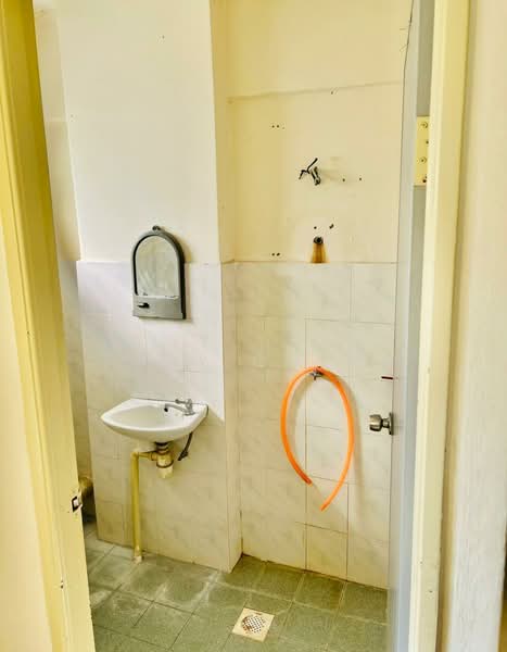 Apartment for Sale at Sri Impian Apartment - Tony Cheah - Bathroom - PropertyGuru.com.my