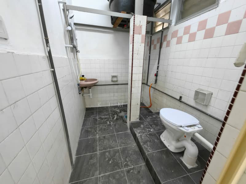 Flat for Rent at Taman Perling - Kim . - Bathroom - PropertyGuru.com.my