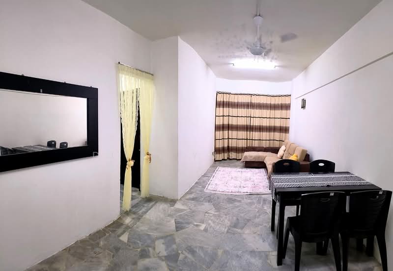 Pangsapuri untuk Disewa di Vista Seri Putra - DILLA YUSOFF - Living Room - PropertyGuru.com.my
