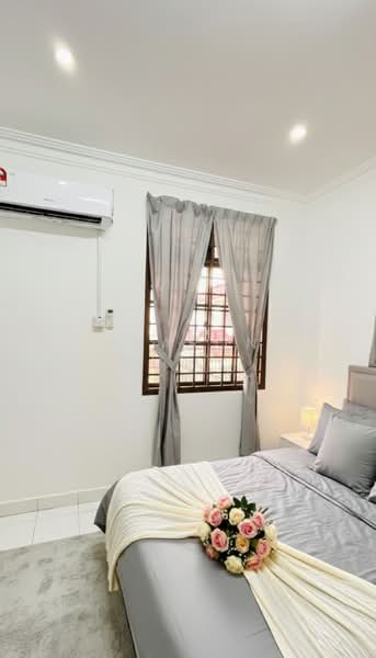Rumah Berkembar untuk Dijual di Taman Rinting (Masai) - Sharon Tan - Bedroom - PropertyGuru.com.my
