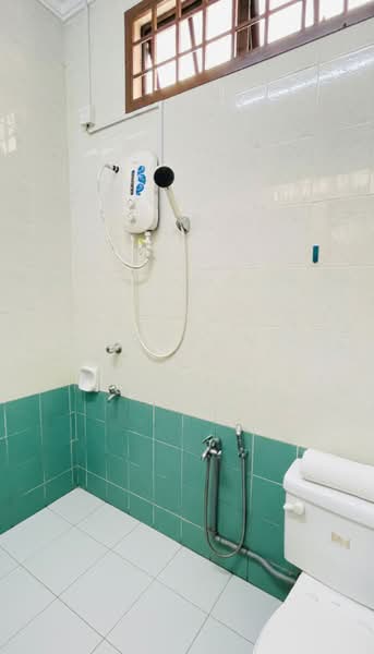 Rumah Berkembar untuk Dijual di Taman Rinting (Masai) - Sharon Tan - Bathroom - PropertyGuru.com.my