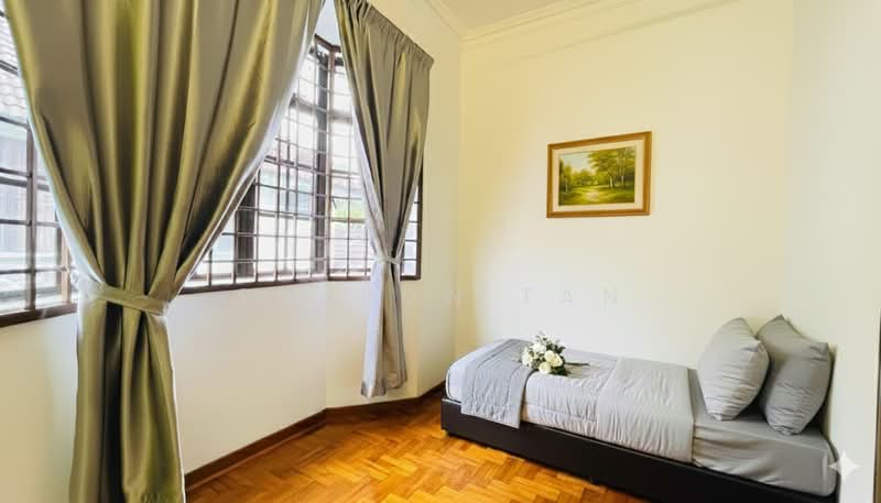 Rumah Berkembar untuk Dijual di Taman Rinting (Masai) - Sharon Tan - Bedroom - PropertyGuru.com.my