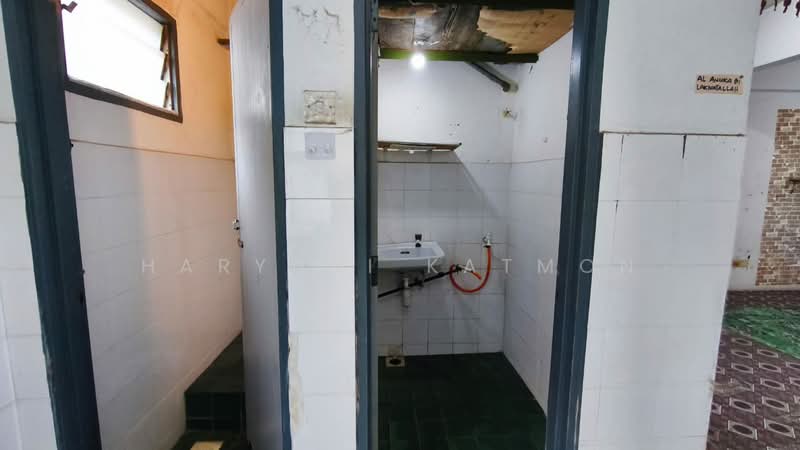 Flat for Sale at Taman Sepakat Indah Apartment - Haryadi Katmon - Bathroom - PropertyGuru.com.my