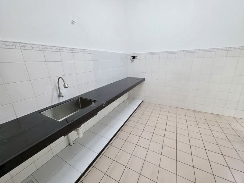 1-storey Terraced House for Sale in Bandar Puncak Alam (Puncak Alam) - Azmi . - Kitchen - PropertyGuru.com.my