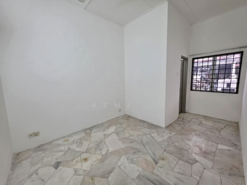 1-storey Terraced House for Sale in Bandar Puncak Alam (Puncak Alam) - Azmi . - PropertyGuru.com.my