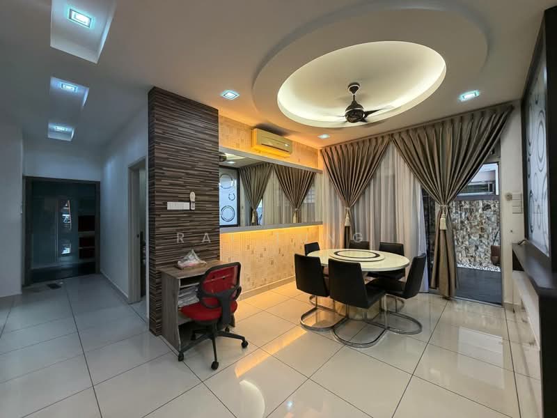 Rumah Kluster untuk Disewa di Taman Gaya (Ulu Tiram) - Ray Tung - Dining Room - PropertyGuru.com.my