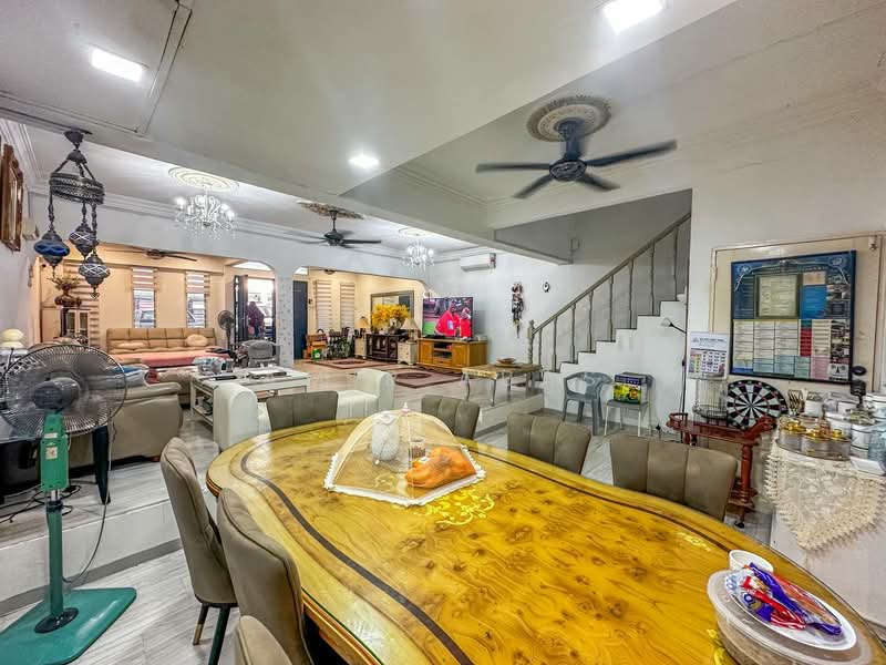 2-storey Terraced House for Sale in Selayang (Selangor) - Amir Abas - Living Room - PropertyGuru.com.my