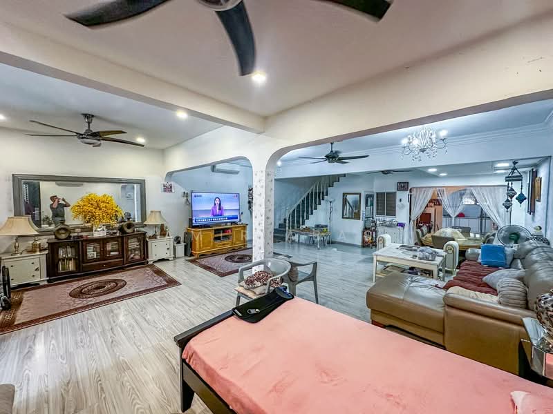 2-storey Terraced House for Sale in Selayang (Selangor) - Amir Abas - Living Room - PropertyGuru.com.my