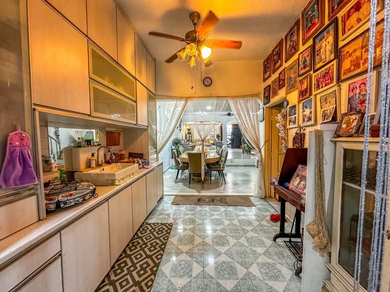 2-storey Terraced House for Sale in Selayang (Selangor) - Amir Abas - Kitchen - PropertyGuru.com.my