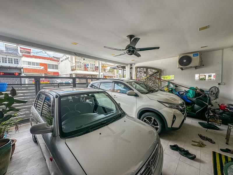 2-storey Terraced House for Sale in Selayang (Selangor) - Amir Abas - Car Park - PropertyGuru.com.my