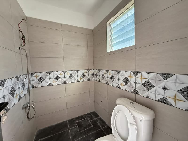 Rumah Teres 2 Tingkat untuk Dijual di Bukit Beruang (Bukit Baru) - Joanne How - Bathroom - PropertyGuru.com.my