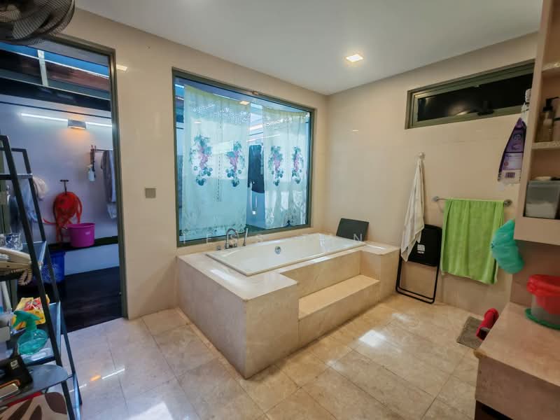 Rumah Berkembar untuk Dijual di Taman Seri Bukit Segambut (Batu) - Tess Tan - Bathroom - PropertyGuru.com.my