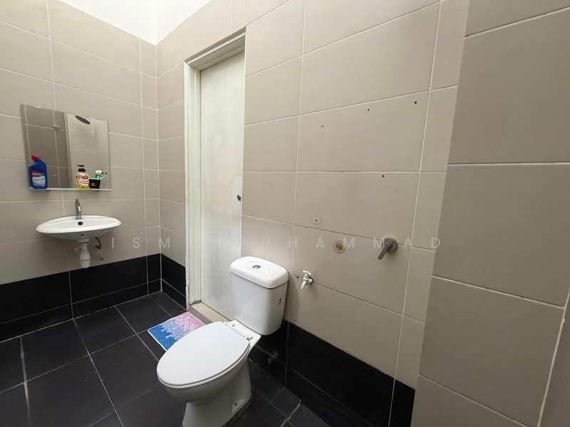 Rumah Berkembar untuk Dijual di Sikamat (Negeri Sembilan) - Ismi Muhammad - Bathroom - PropertyGuru.com.my