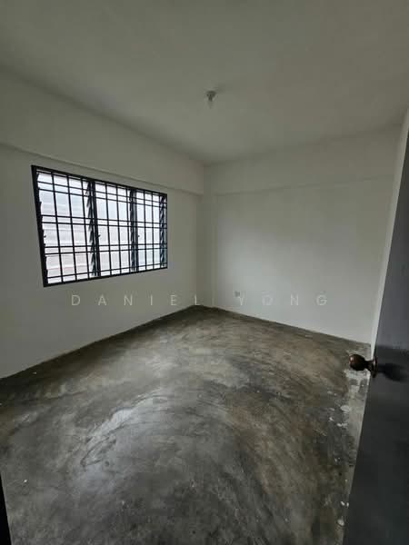 Flat for Sale at Larkin Perdana - Daniel Yong - Interior - PropertyGuru.com.my