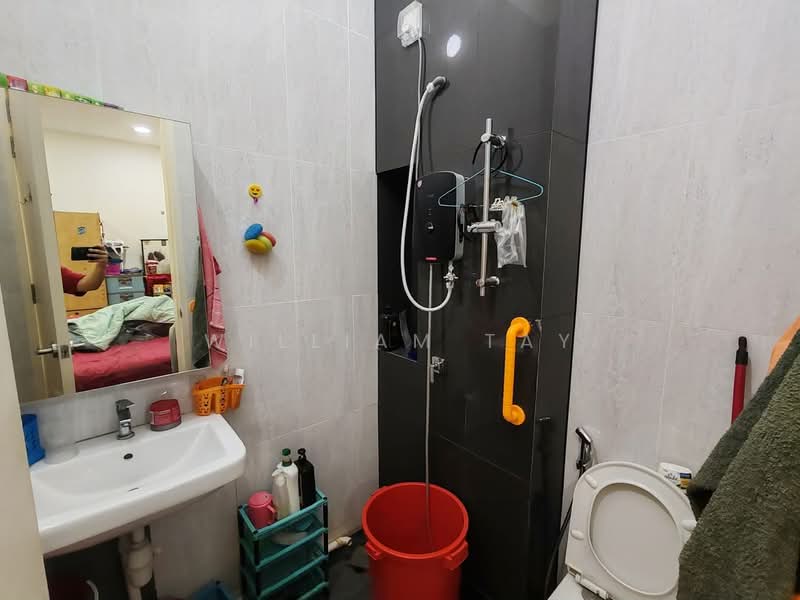 Rumah Kluster untuk Dijual di Setia Tropika (Johor Bahru) - William Tay - Bathroom - PropertyGuru.com.my