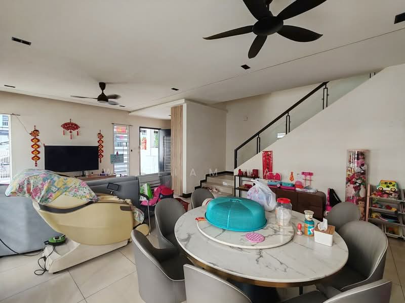 Rumah Kluster untuk Dijual di Setia Tropika (Johor Bahru) - William Tay - Living Room - PropertyGuru.com.my