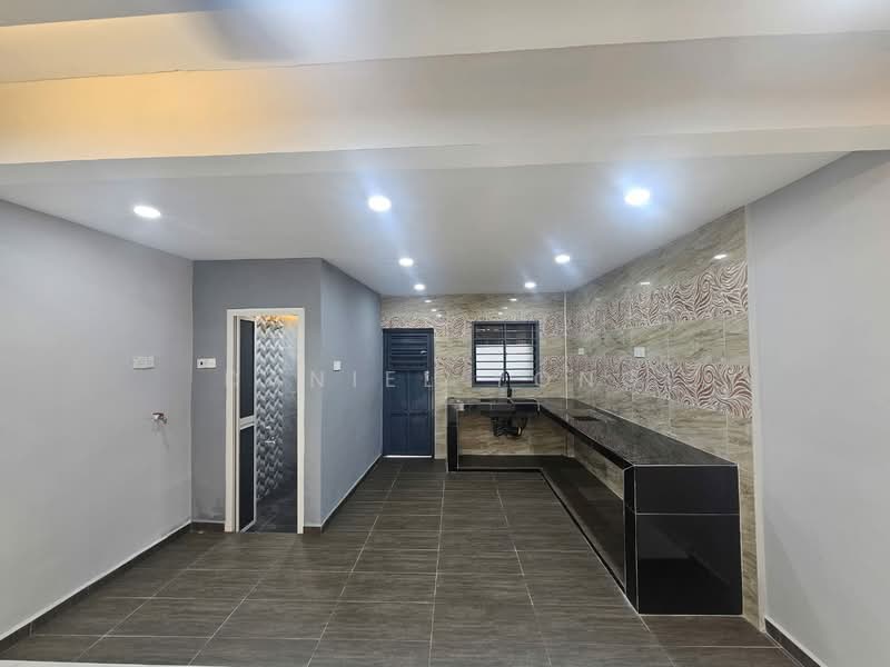 2-storey Terraced House for Sale in Taman Bukit Kempas (Tampoi) - Daniel Yong - Kitchen - PropertyGuru.com.my