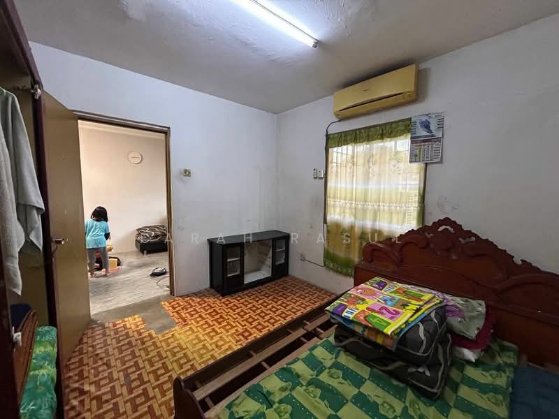 Rumah Flat untuk Dijual di Lestari Apartment - Farah Rasul - Bedroom - PropertyGuru.com.my