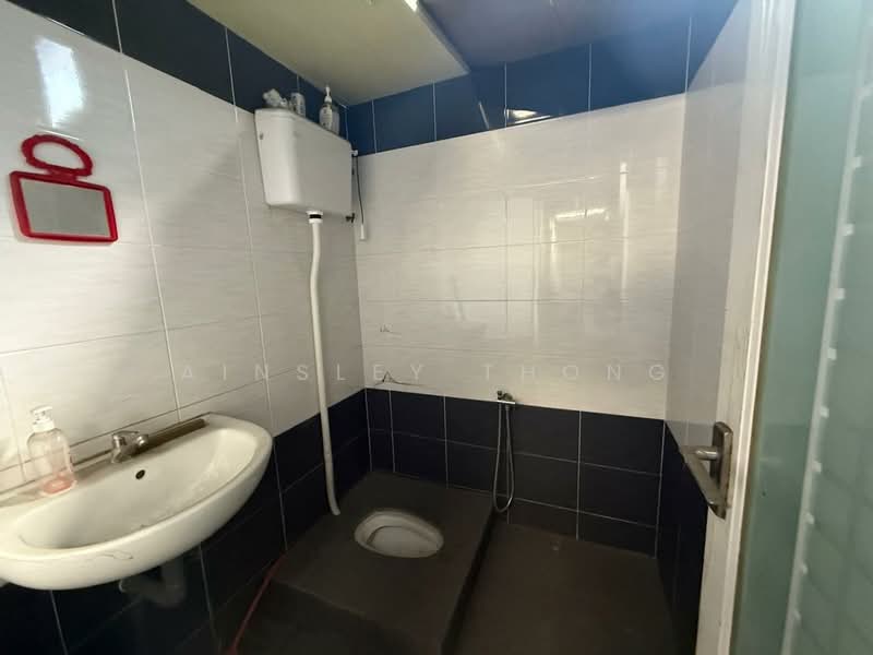 Factory for Rent in Kawasan Perindustrian Chandan Raya (Ipoh) - Ainsley Thong - Bathroom - PropertyGuru.com.my