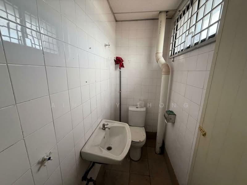 Factory for Rent in Kawasan Perindustrian Chandan Raya (Ipoh) - Ainsley Thong - Bathroom - PropertyGuru.com.my