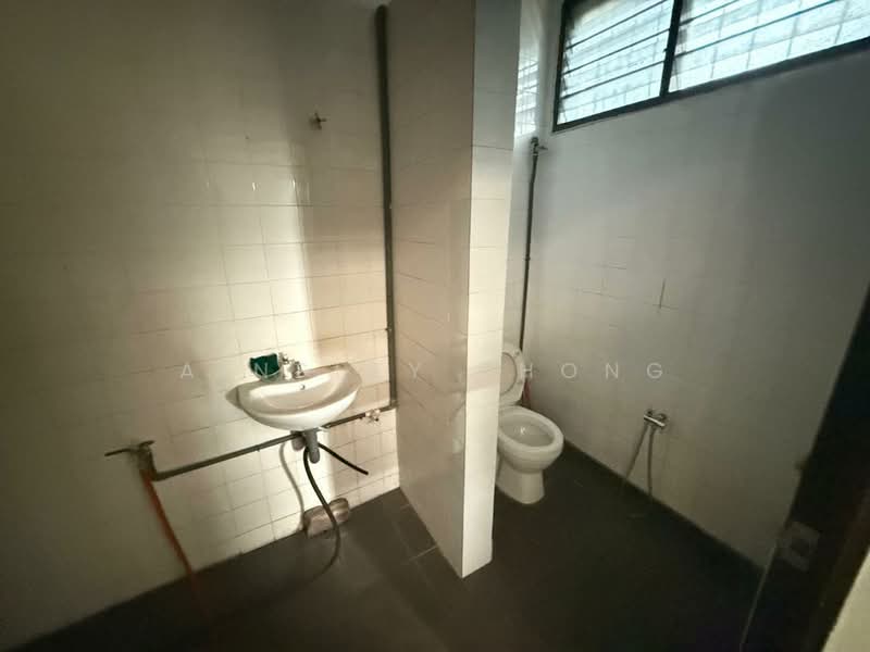 Factory for Rent in Kawasan Perindustrian Chandan Raya (Ipoh) - Ainsley Thong - Bathroom - PropertyGuru.com.my