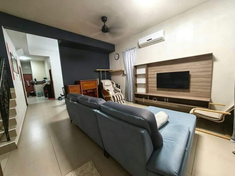 Rumah Teres 2 Tingkat untuk Dijual di Taman Bestari Indah (Ulu Tiram) - Ee Fong Toh - Living Room - PropertyGuru.com.my