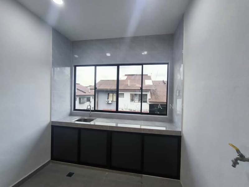 Flat for Sale at Bandar Selesa Jaya - Han Yong Ang - Kitchen - PropertyGuru.com.my