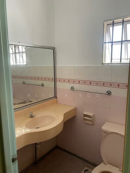 2-storey Terraced House for Sale in Bukit Rahman Putra (Sungai Buloh) - Alicia Soo - Bathroom - PropertyGuru.com.my
