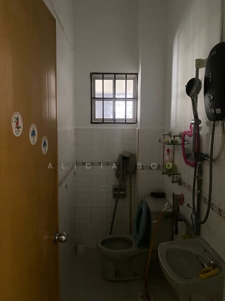 2-storey Terraced House for Sale in Bukit Rahman Putra (Sungai Buloh) - Alicia Soo - Bathroom - PropertyGuru.com.my