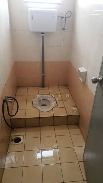 Shop for Sale in Batu Caves (Selangor) - Jarren Tan - Bathroom - PropertyGuru.com.my