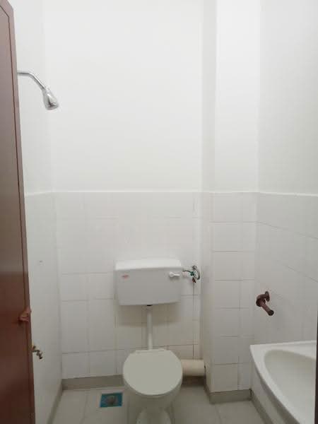 2-storey Terraced House for Sale in Taman Saujana Puchong (Seri Kembangan) - Patrick Wong - Bathroom - PropertyGuru.com.my