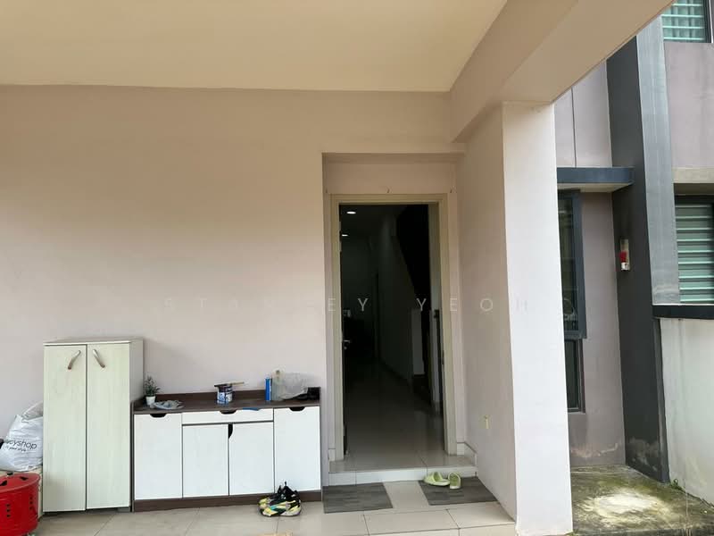 Rumah Berkembar untuk Disewa di Telok Panglima Garang (Selangor) - Stanley Yeoh - Entrance - PropertyGuru.com.my