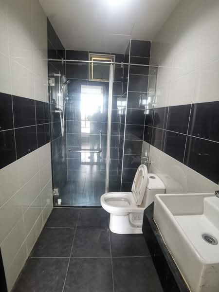 Service Residence for Rent at D'Inspire Residence (Inspira Bestari) - Kim . - Bathroom - PropertyGuru.com.my