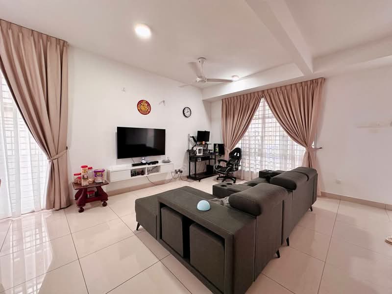 2-storey Terraced House for Sale in Bandar Indahpura (Kulai) - Agnes Chin - Living Room - PropertyGuru.com.my