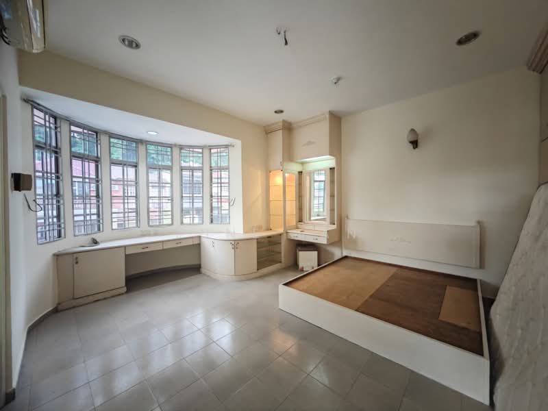 2-storey Terraced House for Sale in Taman Universiti Indah (Seri Kembangan) - June Tan - PropertyGuru.com.my