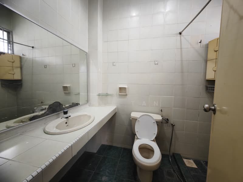 2-storey Terraced House for Sale in Taman Universiti Indah (Seri Kembangan) - June Tan - PropertyGuru.com.my