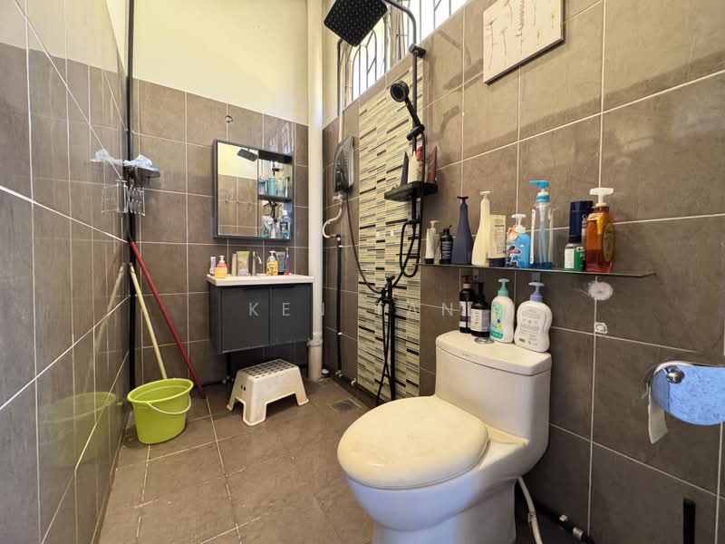 2-storey Terraced House for Sale in Taman Universiti Indah (Seri Kembangan) - KEN TAN - Bathroom - PropertyGuru.com.my